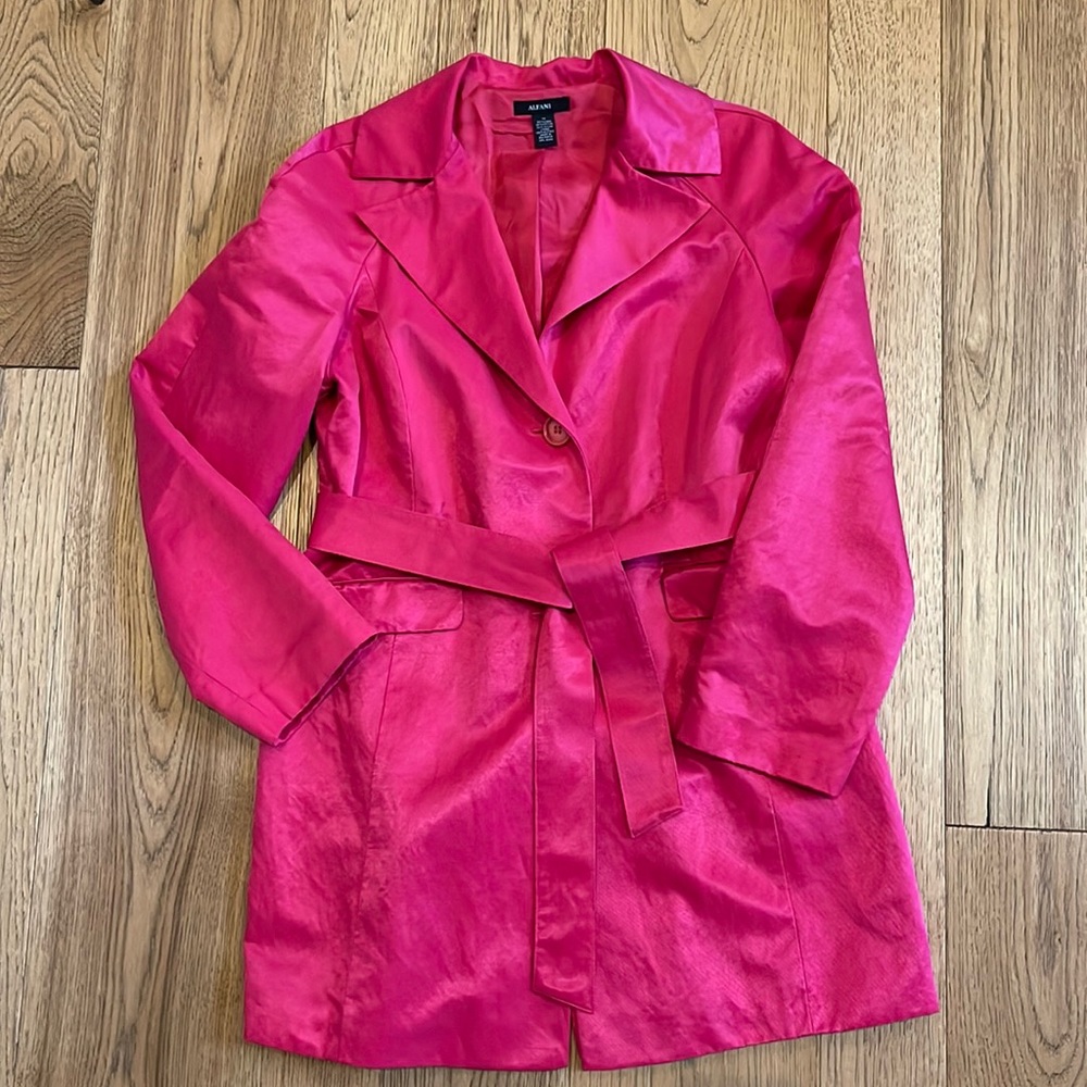 😊Spring - Fall Lightweight jacket.  Like new!  Freshly dry cleaned.